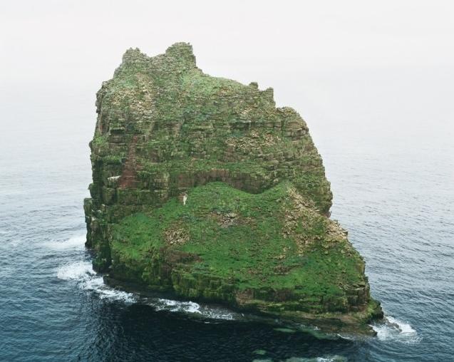 A picture of a rock by Jan kenpenaers