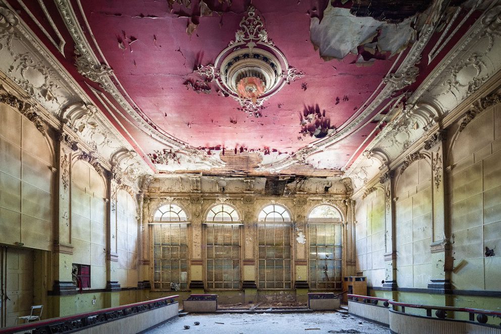 Image shows Thomas Kemnitz - Riviera Grünau, Großer Ballsaal, Berlin (2010)