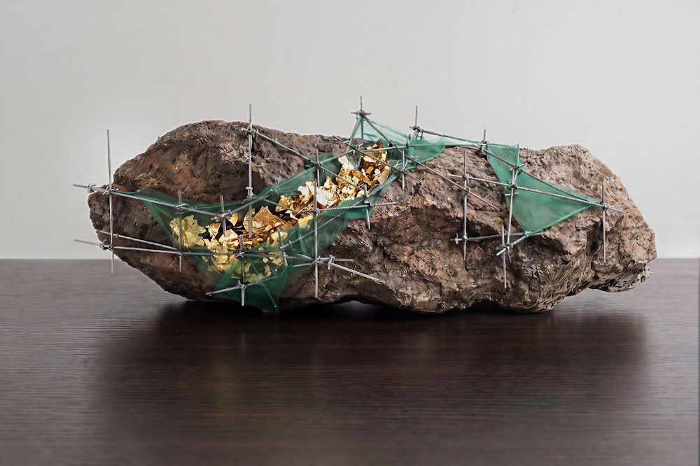 Yuange Sheng, Scaffolding 3, 2024. Concrete, plaster, pigment, mesh textile, steel rods, and hand-formed wire. 14x41x23 cm