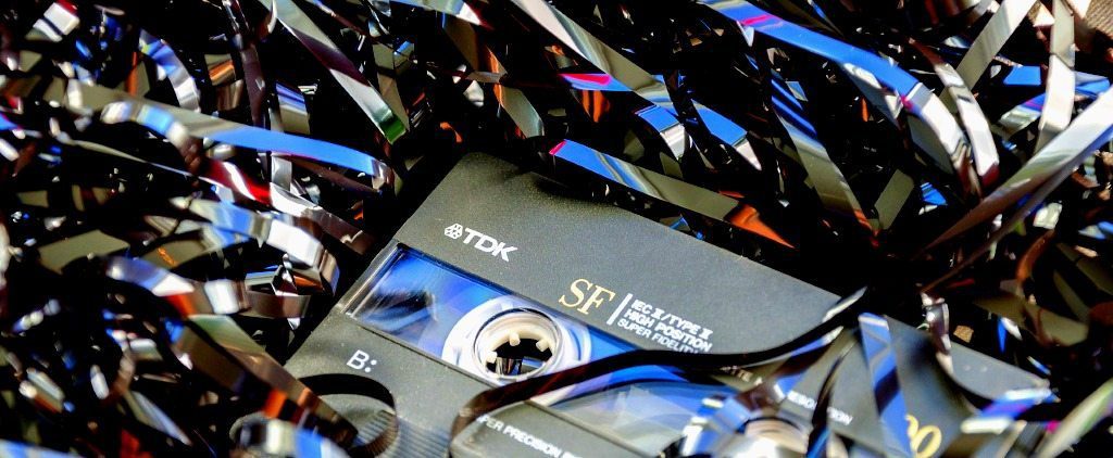 https://pixabay.com/en/cassette-obsolete-chaos-audio-994272/